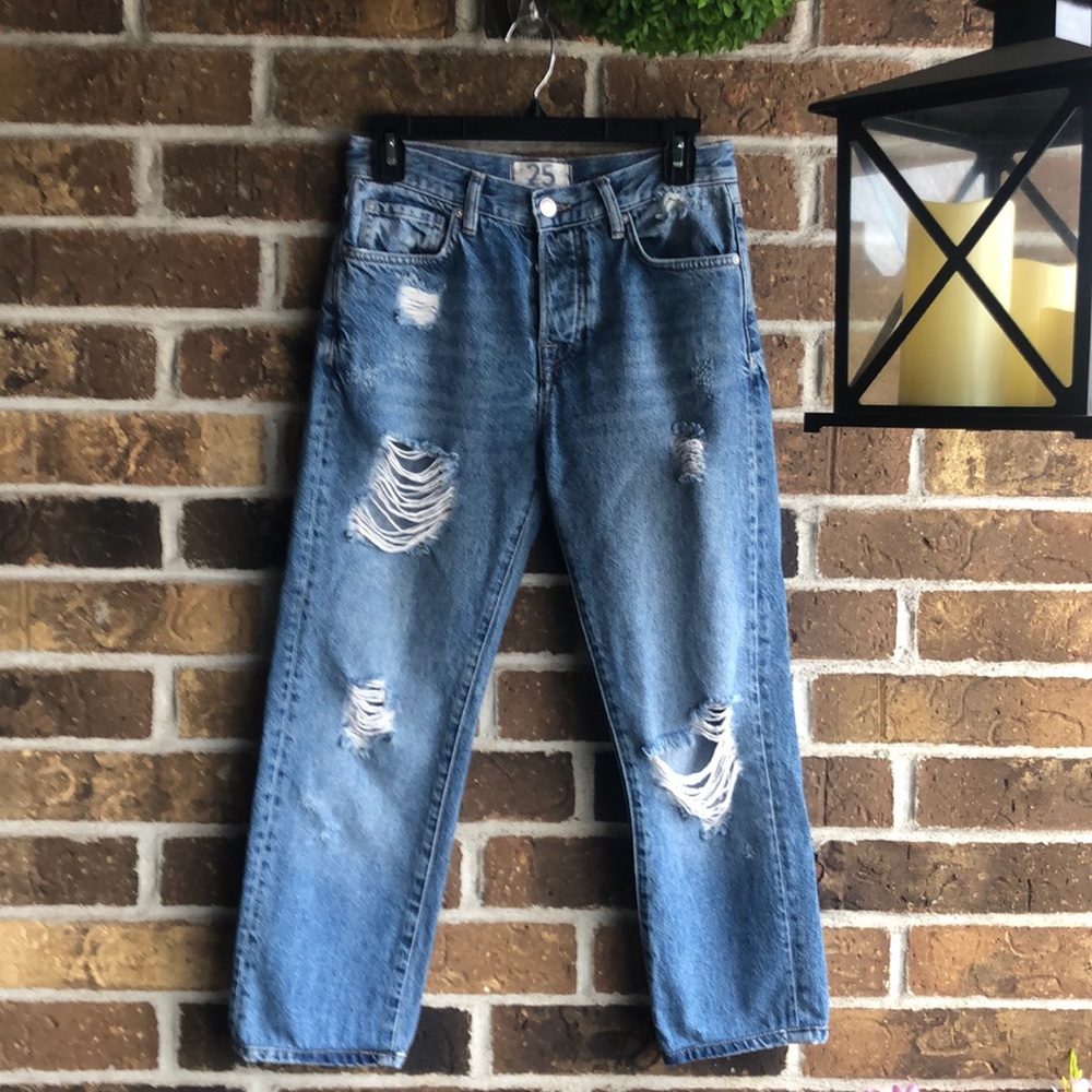 WE THE FREE Mid Wash Distressed Cropped High Rise Bottom Closure Straight Jeans - Picture 2 of 9